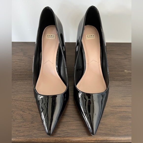 Zara Tarafaluc Shiny Black Pointed Toe Pumps with Gold Heel Detail - Picture 3 of 7